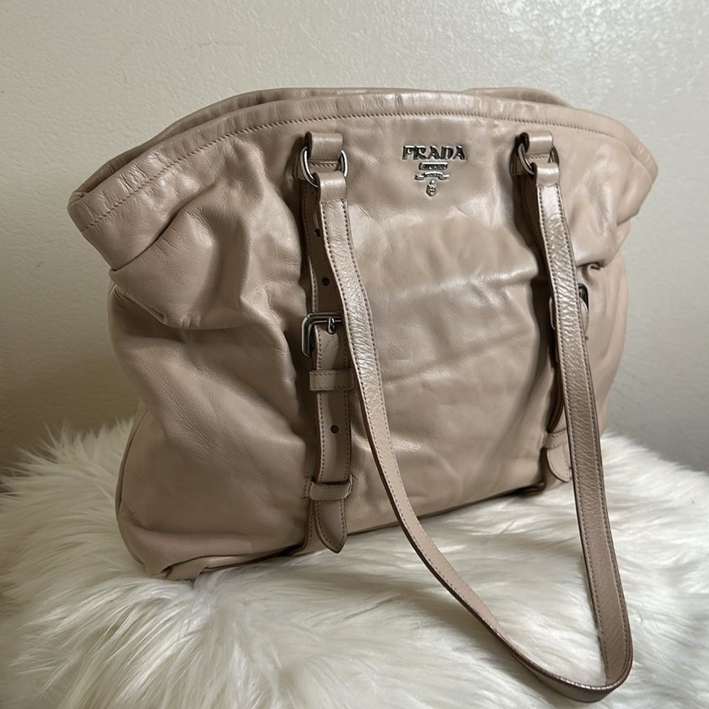 💯 Authentic Prada Tote Handbag🍀 - Picture 9 of 16